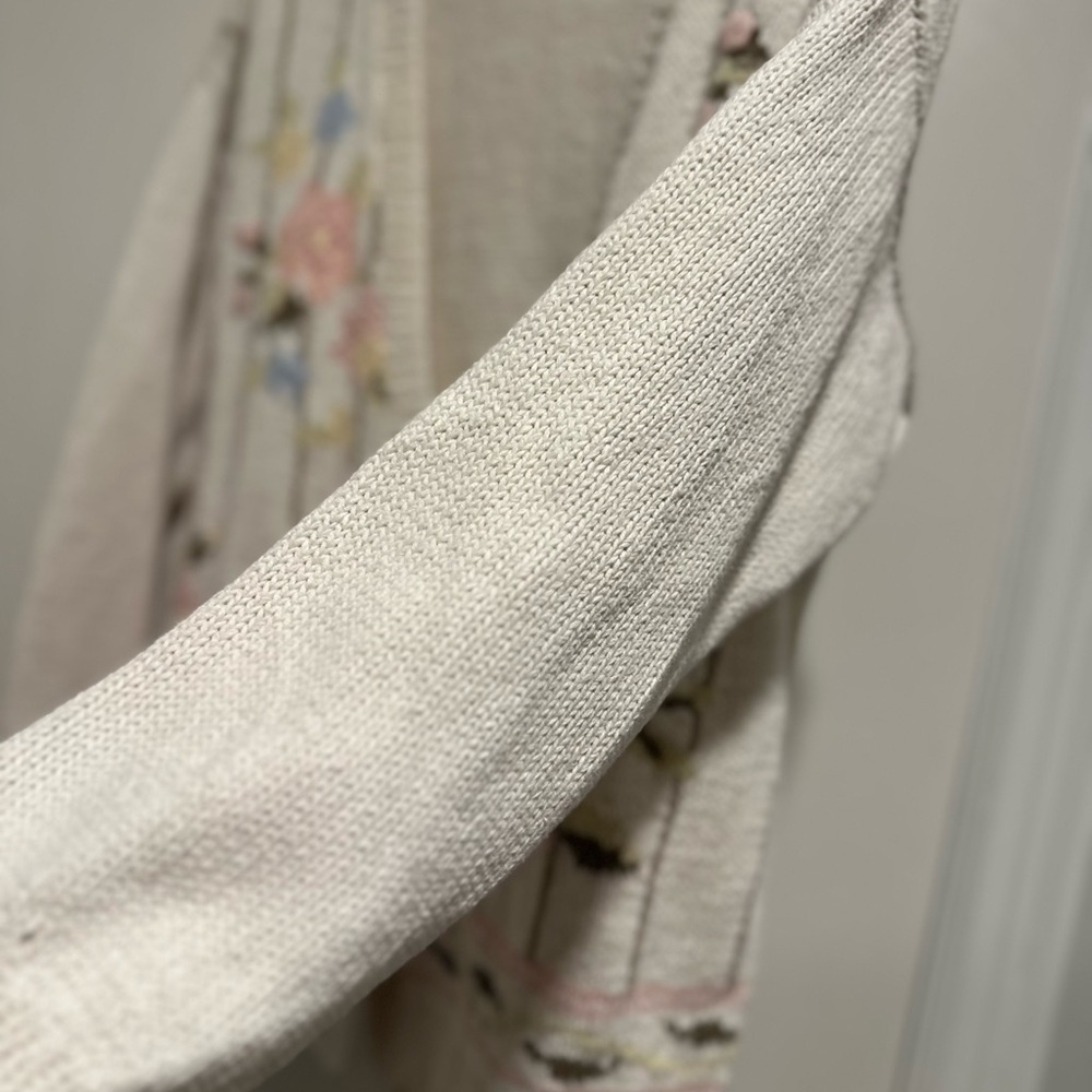 VTG Studio Style Sz: M Cream Hand Knit Cardigan Grandmacore Floral Cottagecore - Picture 6 of 13